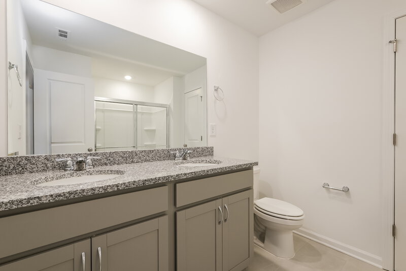2,250/Mo, 3127 Whitman Ct SE Gainesville, GA 30507 Main Bathroom View