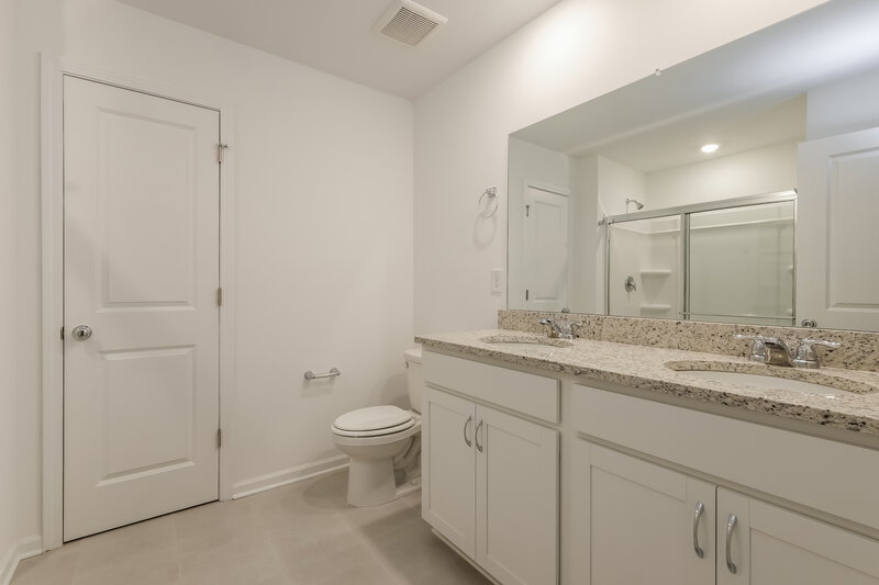 2,330/Mo, 3106 Whitman Ct SE Gainesville, GA 30507 Main Bathroom View