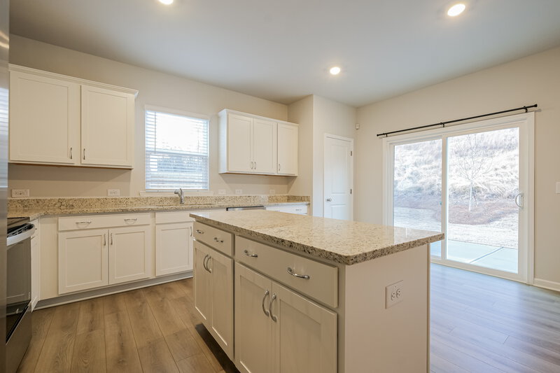 1,975/Mo, 3064 Orwell Dr SE Gainesville, GA 30507 Kitchen View 2