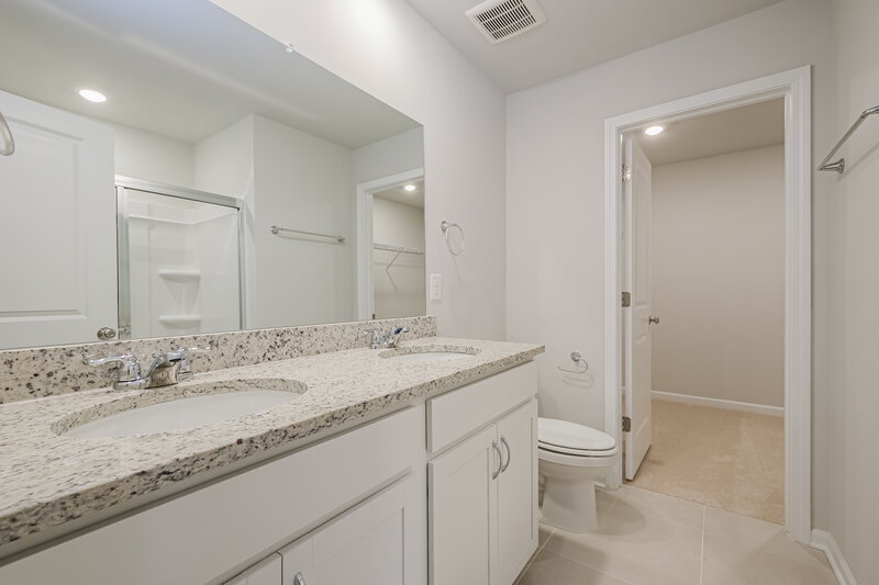 1,975/Mo, 3064 Orwell Dr SE Gainesville, GA 30507 Main Bathroom View