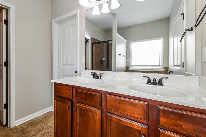 2,300/Mo, 4160 Arch Pass Cumming, GA 30040 Main Bathroom View