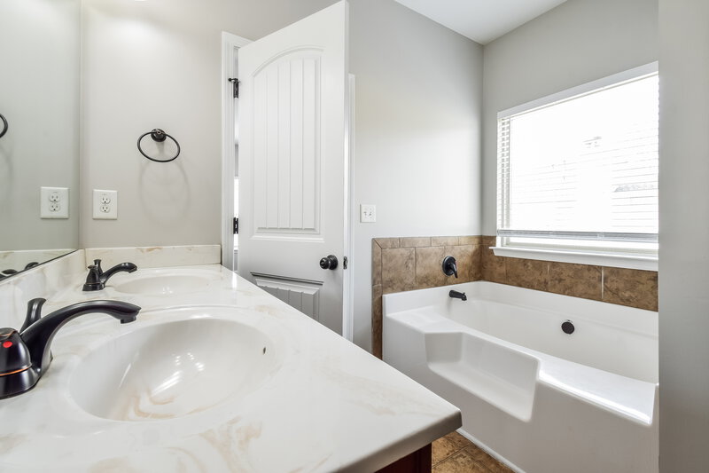 2,300/Mo, 4160 Arch Pass Cumming, GA 30040 Main Bathroom View 2