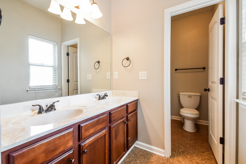 2,300/Mo, 4160 Arch Pass Cumming, GA 30040 Bathroom View