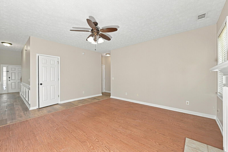 2,330/Mo, 2934 Cooper Woods Ln Loganville, GA 30052 Living Room View