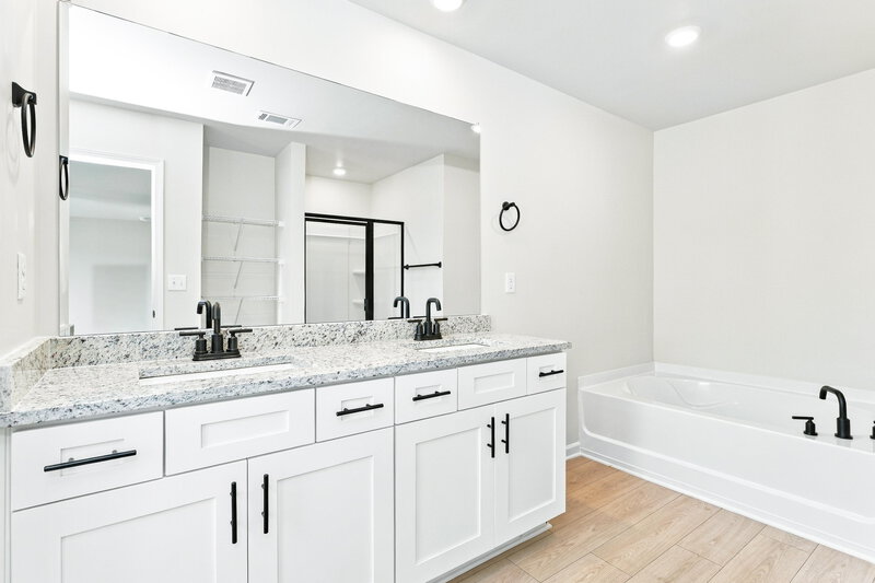 0/Mo, 609 Slate Rd Conyers, GA 30013 Primary Bathroom View