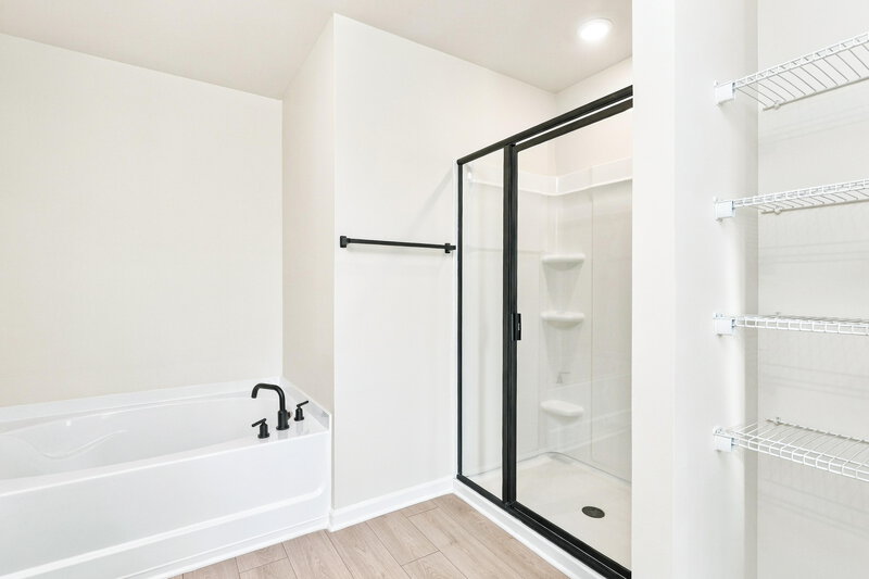 0/Mo, 609 Slate Rd Conyers, GA 30013 Primary Bathroom View 2