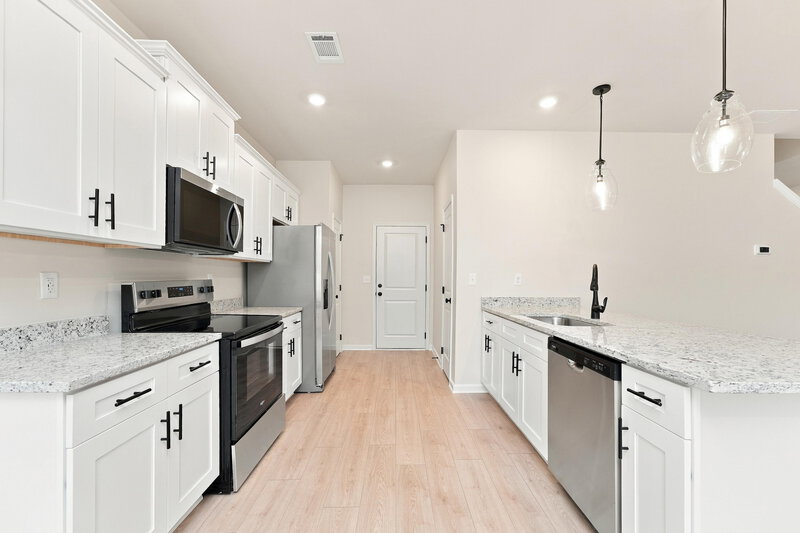 2,190/Mo, 631 Slate Rd Conyers, GA 30013 Kitchen View 2