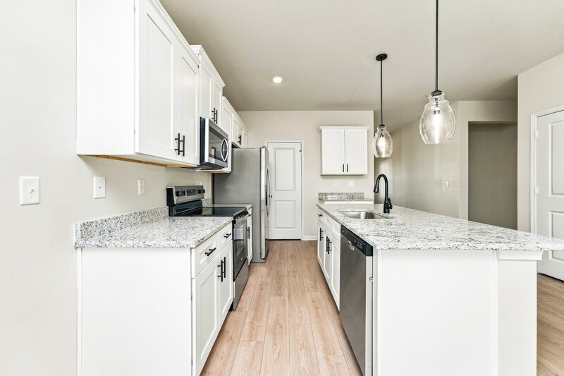 2,305/Mo, 614 Slate Rd Conyers, GA 30013 Kitchen View
