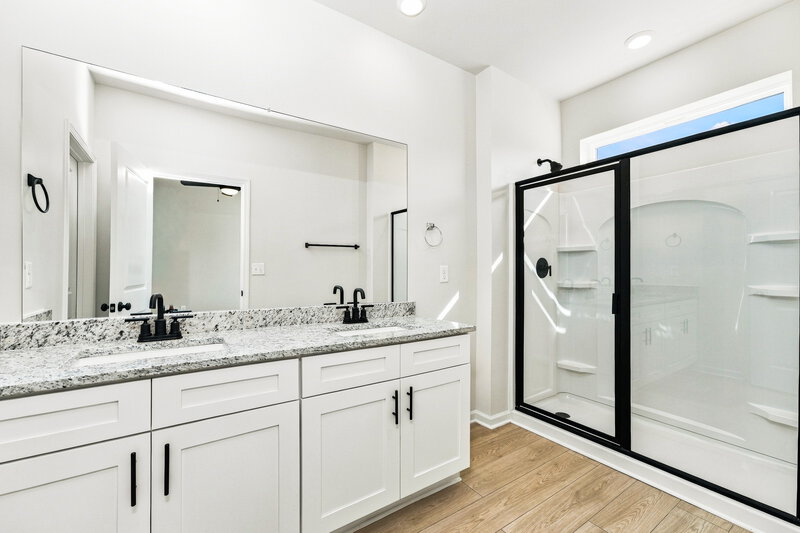 2,305/Mo, 614 Slate Rd Conyers, GA 30013 Primary Bathroom View