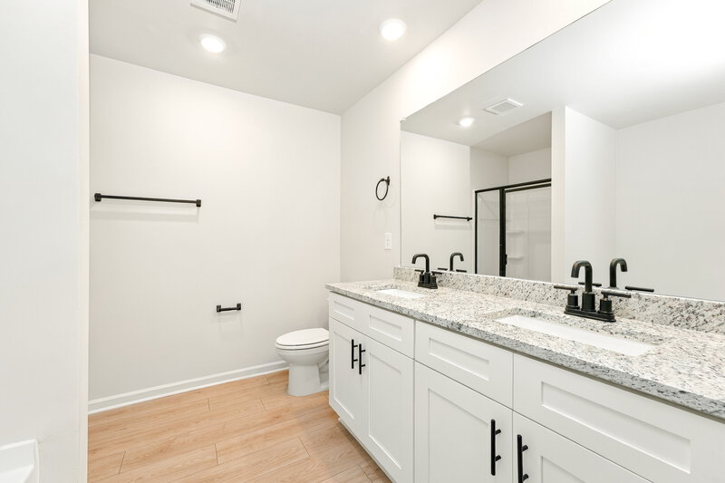 2,460/Mo, 602 Slate Rd Conyers, GA 30013 Primary Bathroom View