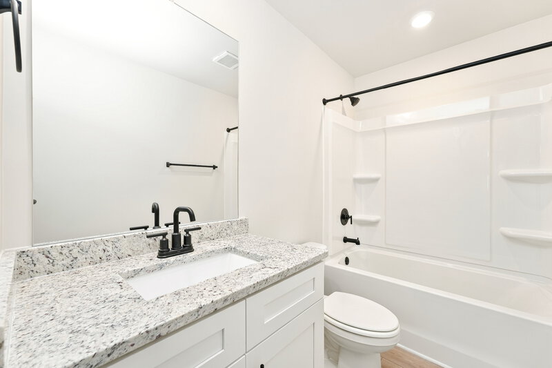 2,460/Mo, 602 Slate Rd Conyers, GA 30013 Bathroom View