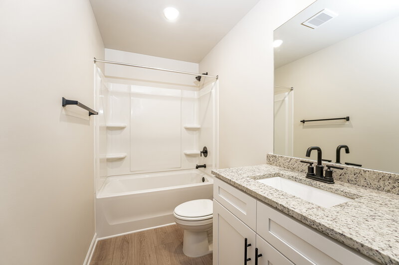 2,460/Mo, 624 Slate Rd Conyers, GA 30013 Bathroom View