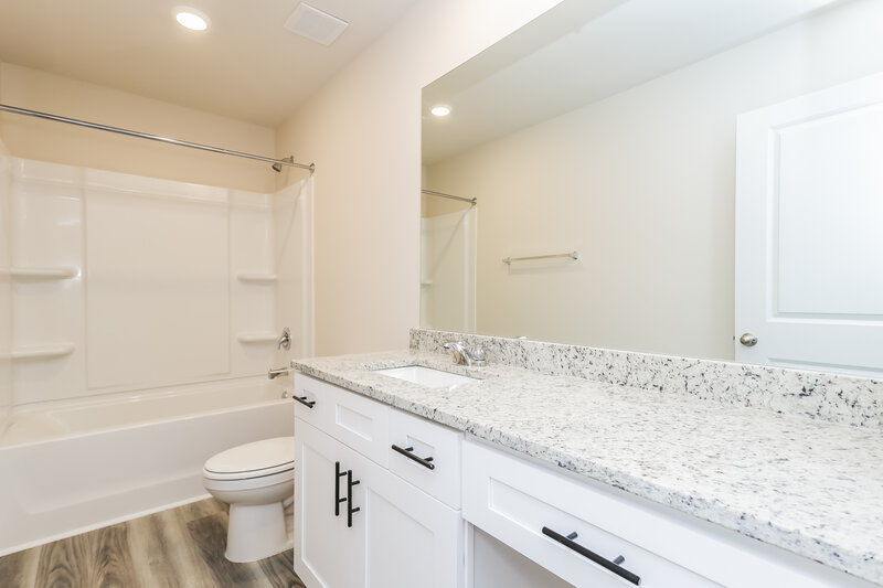 2,350/Mo, 1436 Sodbuster Dr Locust Grove, GA 30248 Bathroom View