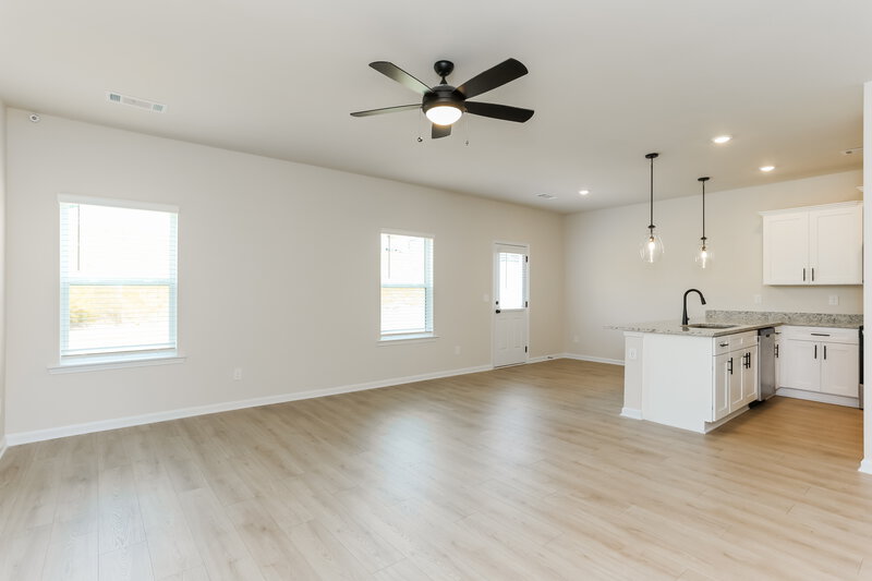 1,860/Mo, 203 Darter Ct Jefferson, GA 30549 Living Room View 2