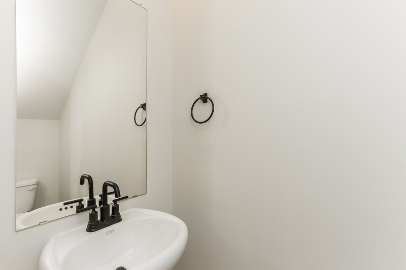 1,860/Mo, 203 Darter Ct Jefferson, GA 30549 Bathroom View