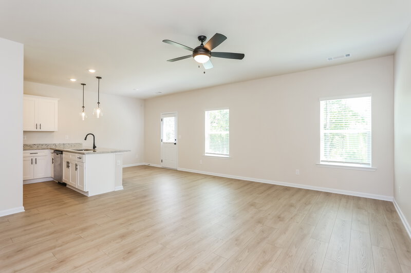 1,825/Mo, 165 Egret Ct Jefferson, GA 30549 Living Room View 2
