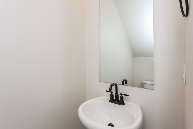 1,825/Mo, 165 Egret Ct Jefferson, GA 30549 Main Bathroom View 2