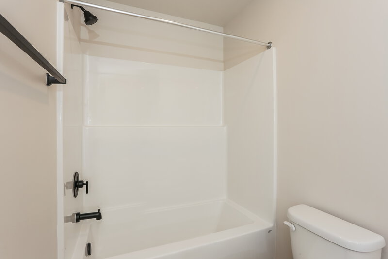 1,825/Mo, 165 Egret Ct Jefferson, GA 30549 Bathroom View 2