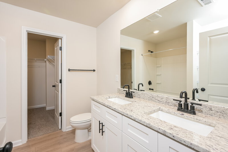 2,025/Mo, 186 Sunfish Cir Jefferson, GA 30549 Main Bathroom View
