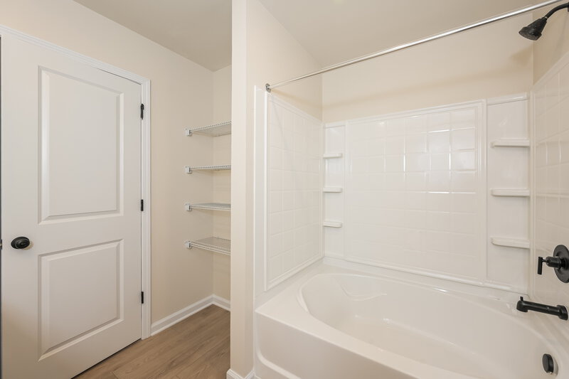 2,025/Mo, 186 Sunfish Cir Jefferson, GA 30549 Main Bathroom View 2