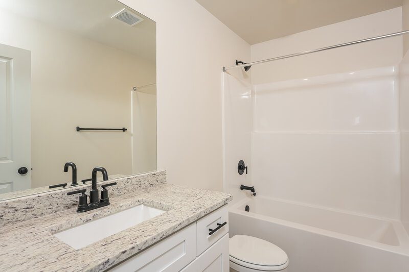 2,025/Mo, 186 Sunfish Cir Jefferson, GA 30549 Bathroom View