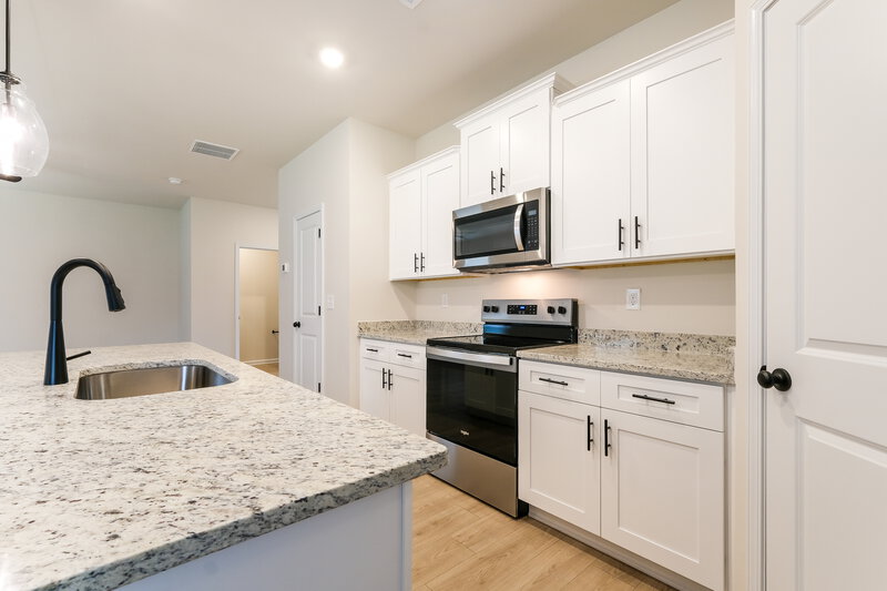 1,965/Mo, 134 Sunfish Cir Jefferson, GA 30549 Kitchen View 2
