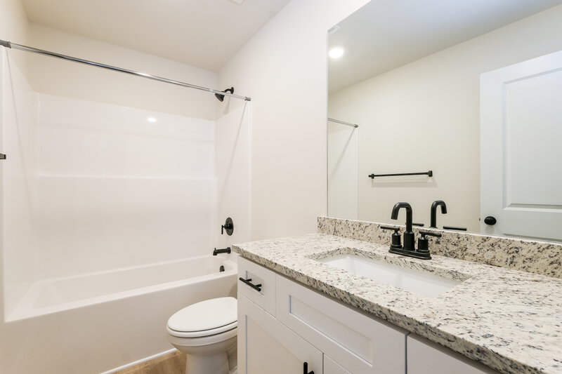 1,965/Mo, 134 Sunfish Cir Jefferson, GA 30549 Bathroom View