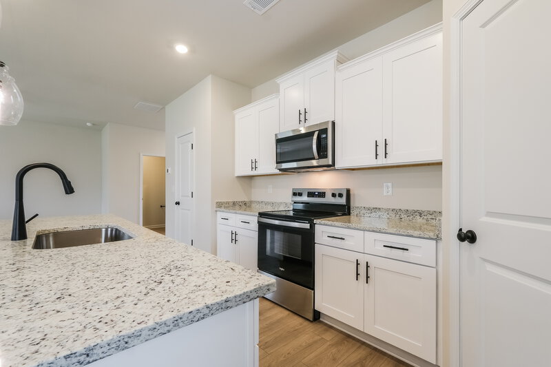 2,025/Mo, 167 Darter Ct Jefferson, GA 30549 Kitchen View