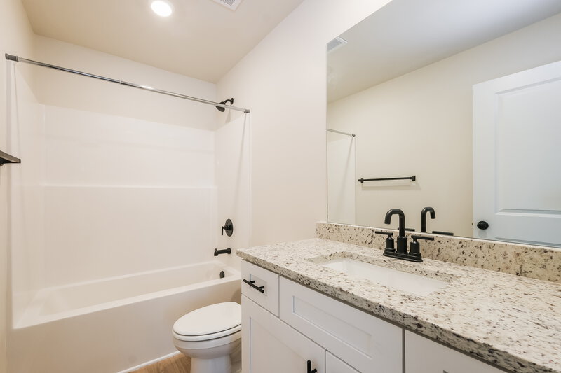 2,025/Mo, 167 Darter Ct Jefferson, GA 30549 Bathroom View
