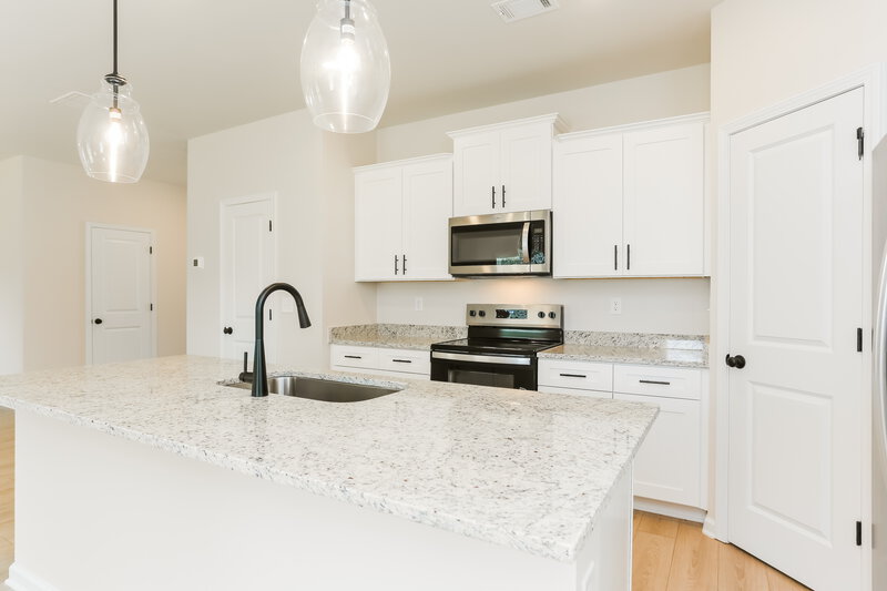 1,965/Mo, 179 Egret Ct Jefferson, GA 30549 Kitchen View