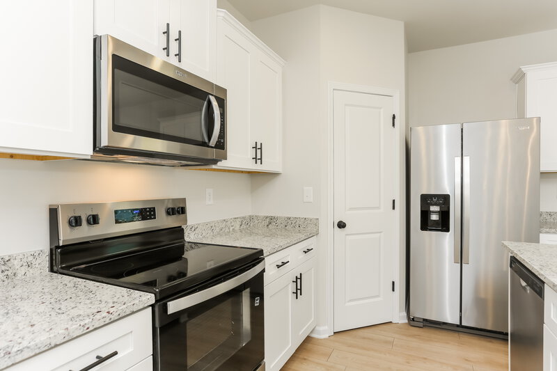 1,965/Mo, 179 Egret Ct Jefferson, GA 30549 Kitchen View 2
