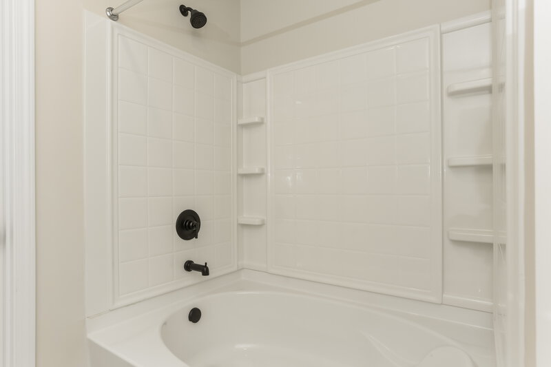 1,965/Mo, 179 Egret Ct Jefferson, GA 30549 Main Bathroom View 2