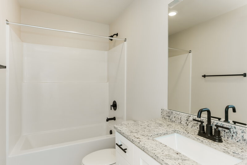 1,965/Mo, 179 Egret Ct Jefferson, GA 30549 Bathroom View
