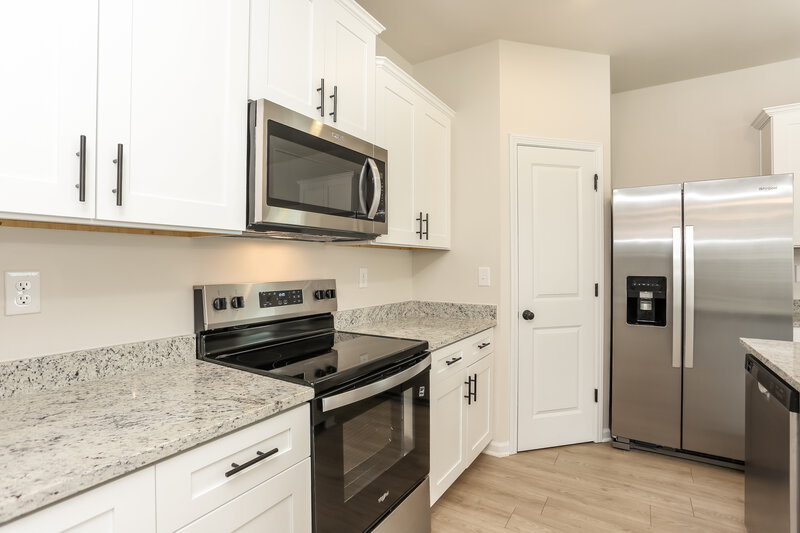 1,965/Mo, 149 Egret Ct Jefferson, GA 30549 Kitchen View 2