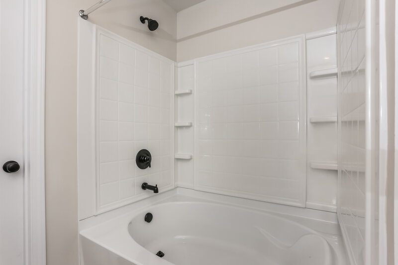 1,965/Mo, 149 Egret Ct Jefferson, GA 30549 Main Bathroom View 2