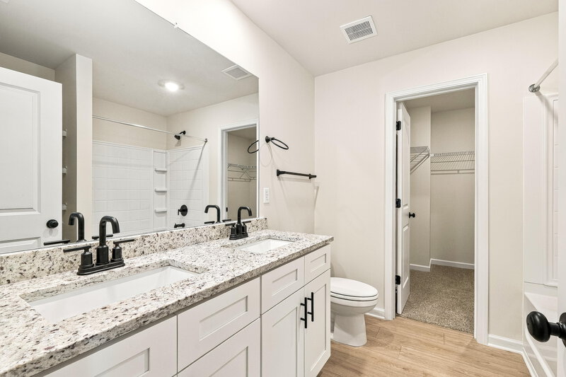 2,125/Mo, 434 Sunfish Cir Jefferson, GA 30549 Primary Bathroom View