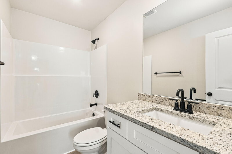 2,125/Mo, 434 Sunfish Cir Jefferson, GA 30549 Bathroom View