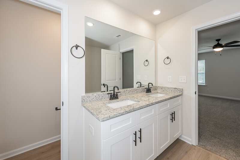 2,195/Mo, 120 Sunfish Cir Jefferson, GA 30549 Main Bathroom View