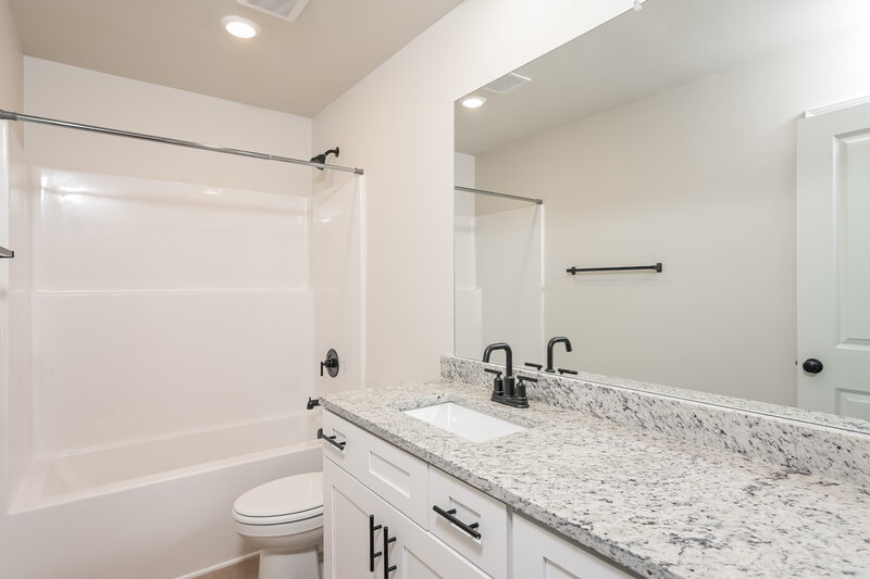 2,195/Mo, 120 Sunfish Cir Jefferson, GA 30549 Bathroom View