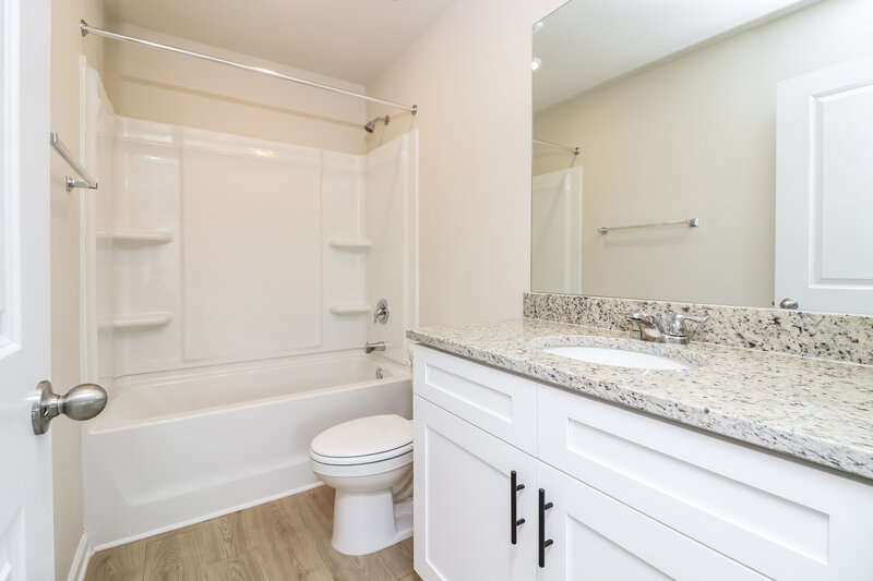 2,070/Mo, 643 Mackenzie Cv Villa Rica, GA 30180 Main Bathroom View