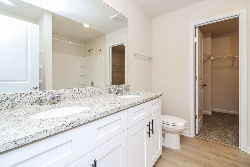 2,070/Mo, 643 Mackenzie Cv Villa Rica, GA 30180 Bathroom View