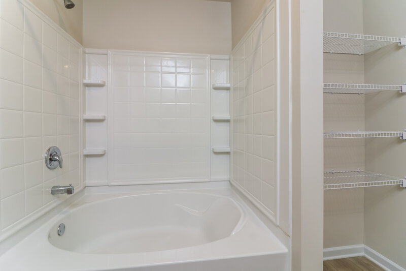 2,070/Mo, 643 Mackenzie Cv Villa Rica, GA 30180 Bathroom View 2