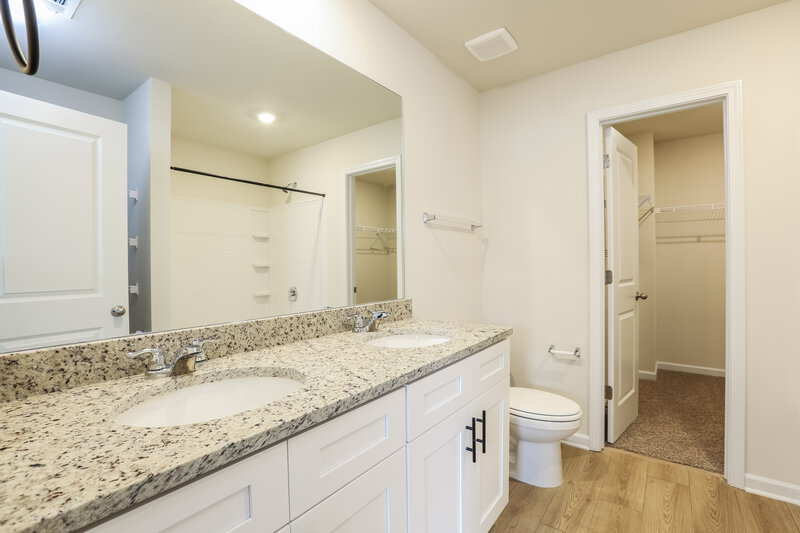 1,970/Mo, 658 Mackenzie Cv Villa Rica, GA 30180 Main Bathroom View 2