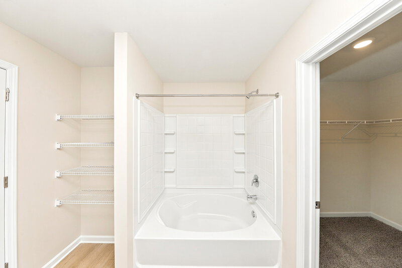1,970/Mo, 128 Howell Dr Villa Rica, GA 30180 Primary Bathroom View 2