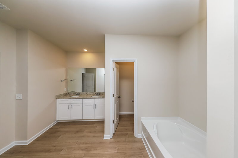 2,155/Mo, 138 Howell Dr Villa Rica, GA 30180 Main Bathroom View 2
