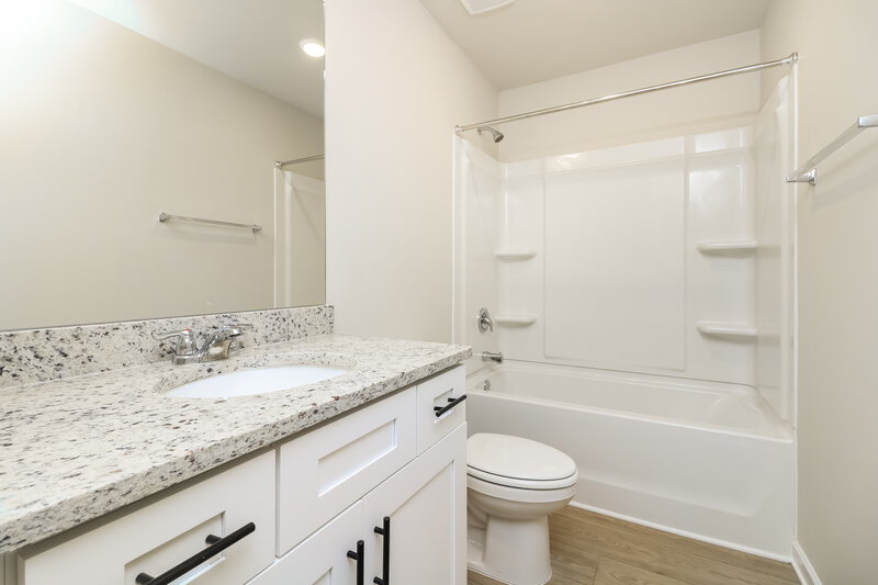 2,100/Mo, 664 Mackenzie Cv Villa Rica, GA 30180 Bathroom View