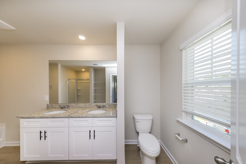 2,060/Mo, 201 Katelyn Way Villa Rica, GA 30180 Main Bathroom View