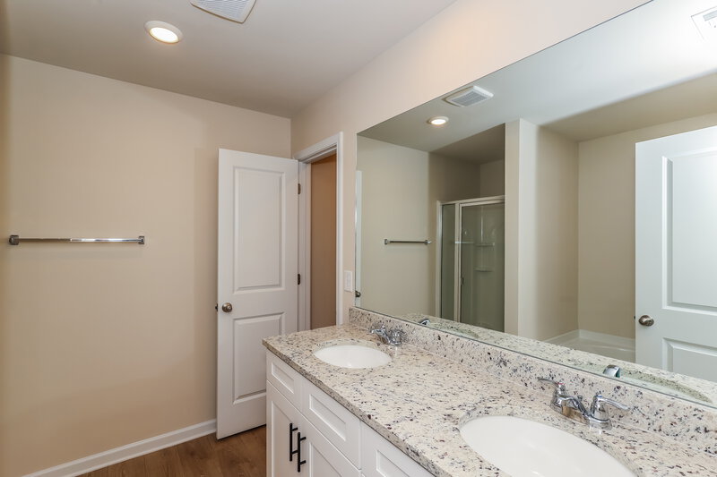 2,350/Mo, 666 Mackenzie Cv Villa Rica, GA 30180 Main Bathroom View