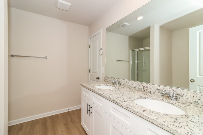 2,300/Mo, 203 Katelyn Way Villa Rica, GA 30180 Main Bathroom View