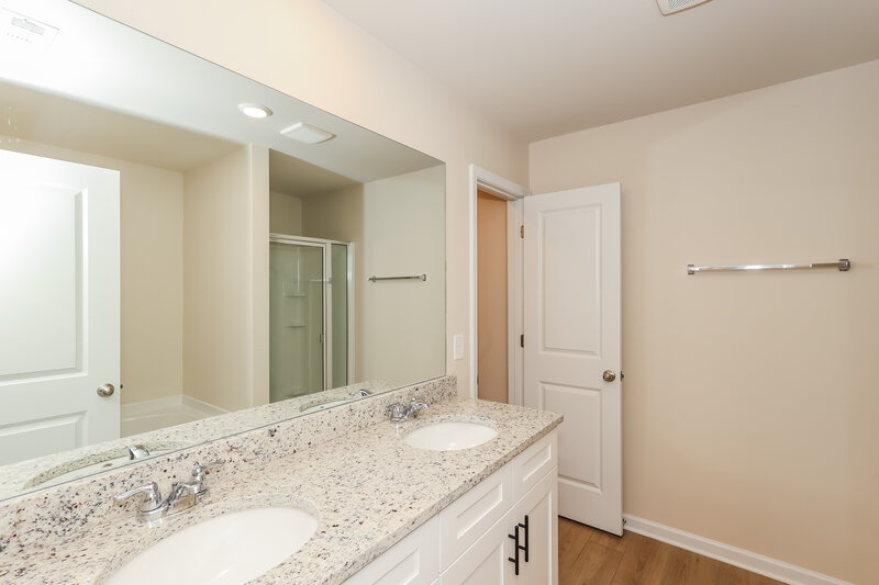2,300/Mo, 206 Katelyn Way Villa Rica, GA 30180 Main Bathroom View